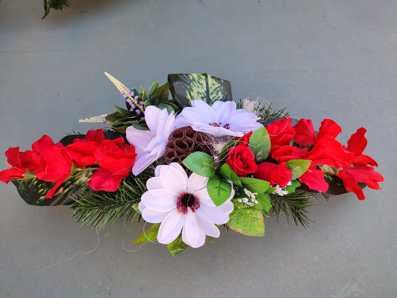 Smútočná ikebana červená 71 cm