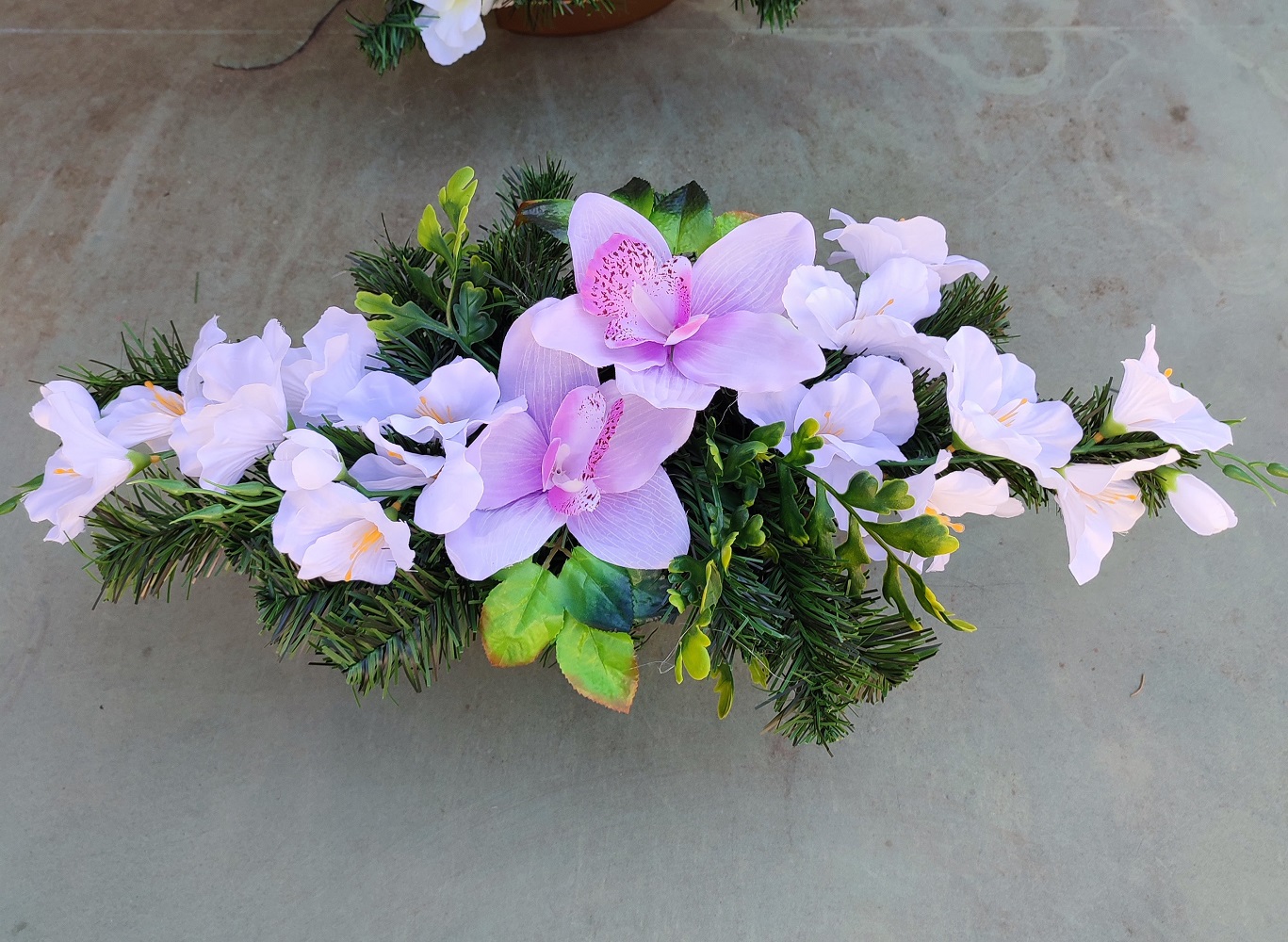 Smútočná ikebana s orchideou
