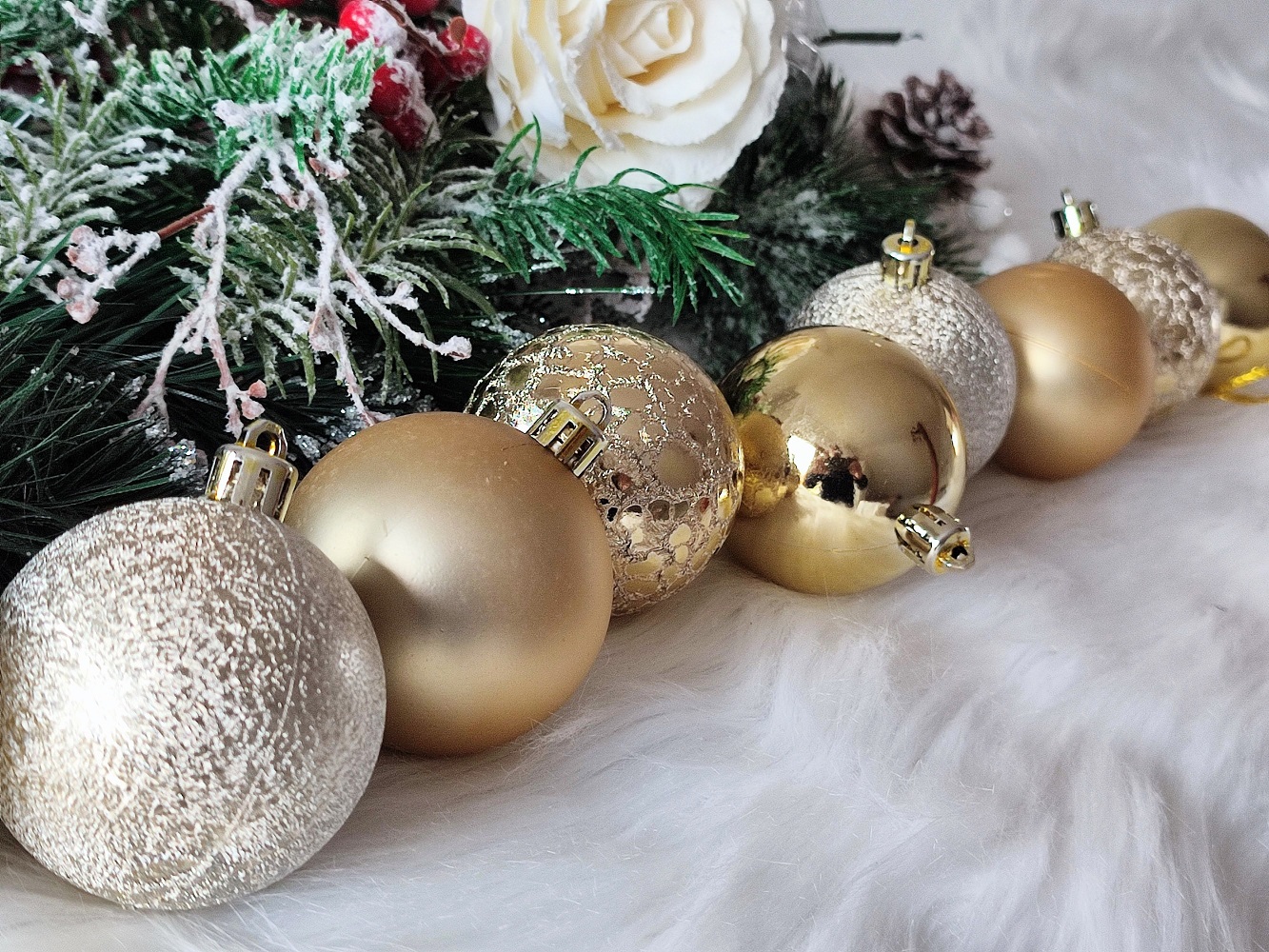 Zlaté vianočné ozdoby na stromček 9 ks 6 cm