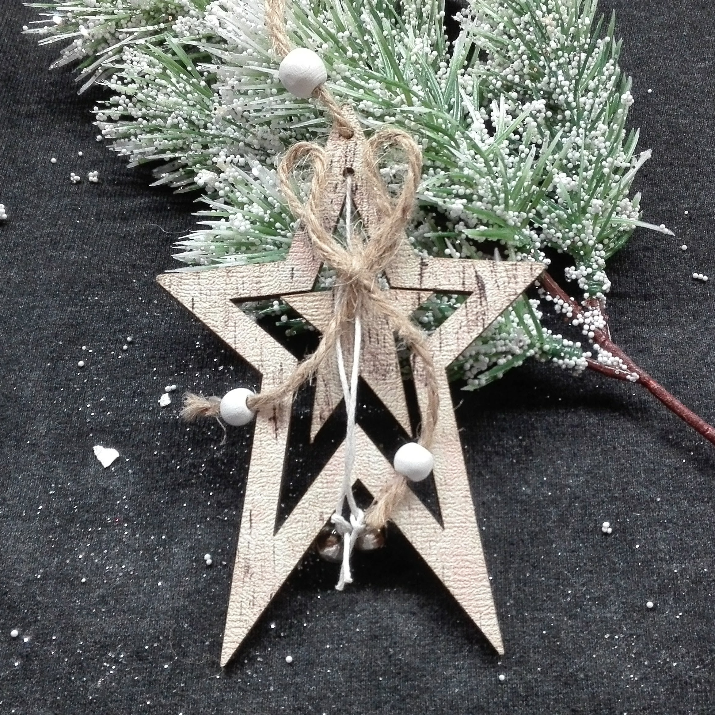 Drevená vianočná ozdoba hviezdička s rolničkami 9 cm