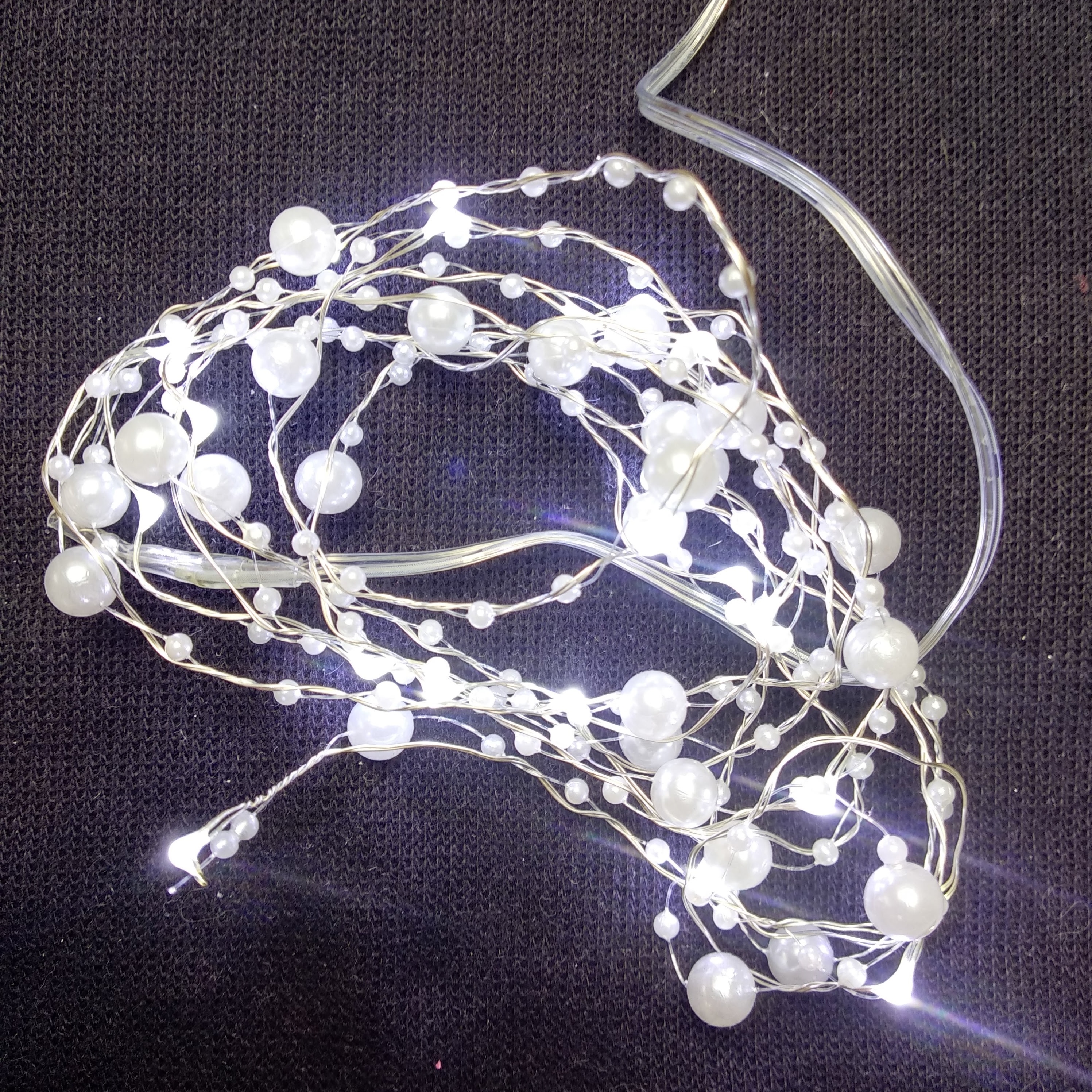 Svietiaca LED reťaz s perličkami