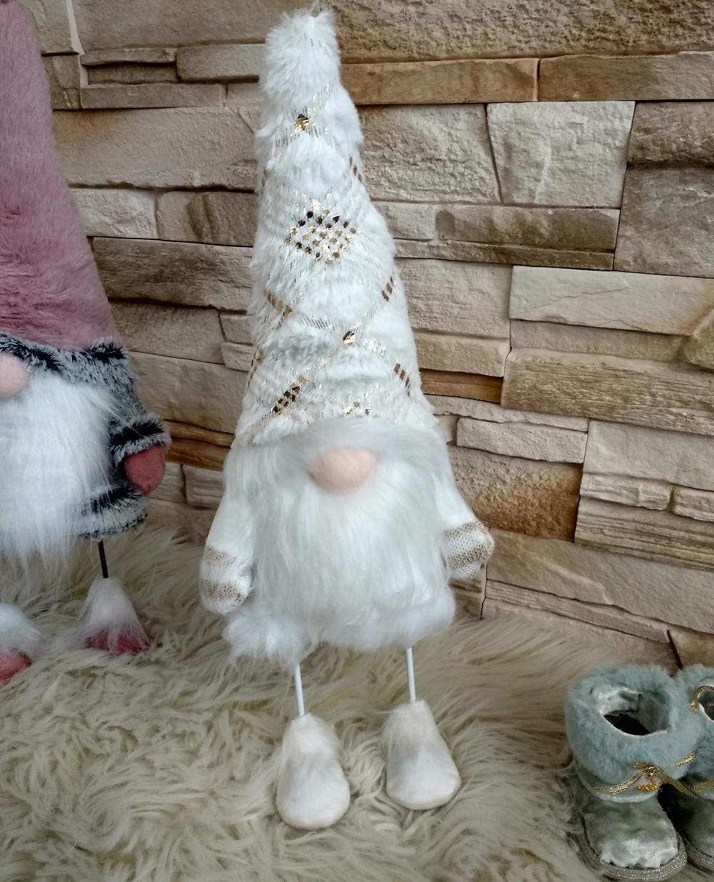 Vianočná dekorácia biely zimný škriatok 42 cm