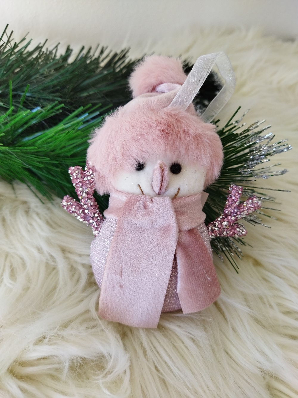 Vianočná dekorácia snehuliak ružová 14 cm