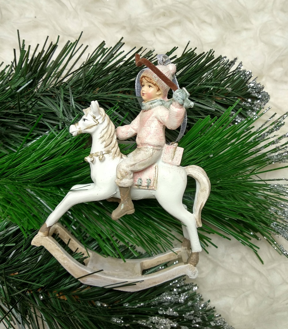 Luxusná ozdoba na stromček chlapec na koni