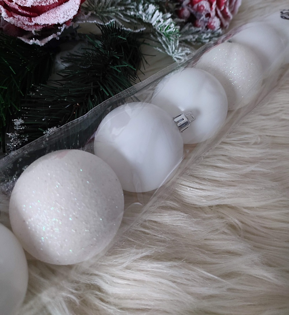Biele vianočné gule 9 ks 6 cm