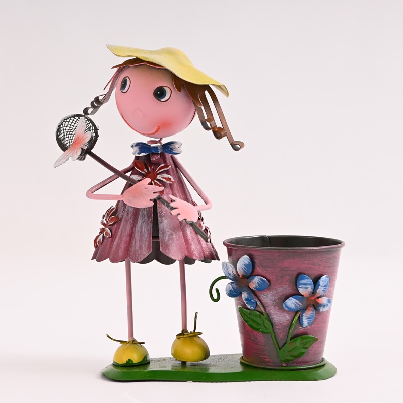 Dievčatko plechové kvetináč 18 cm