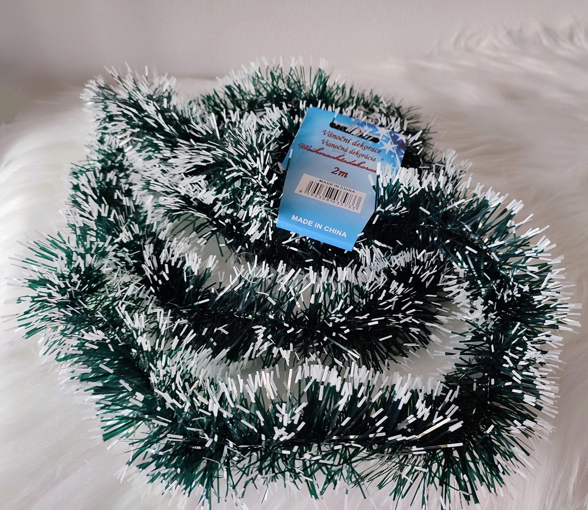 Zelená zasnežená vianočná reťaz girlanda 7 x 200 cm