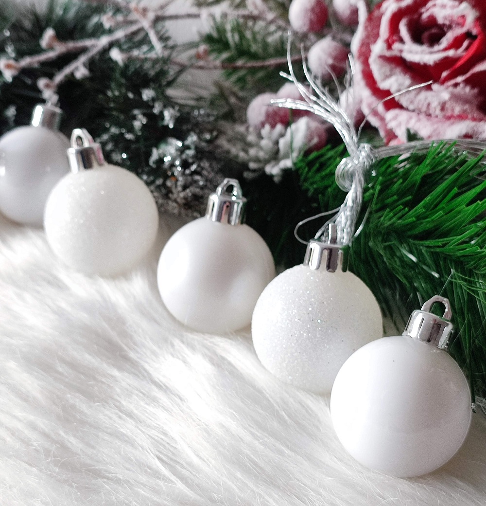 Vianočné gule biele tri druhy 12 ks 4 cm