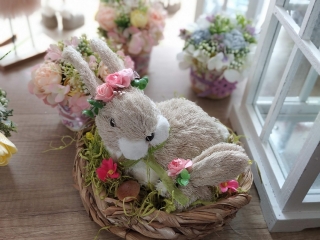 Jarné zajačiky v košíku 22 cm